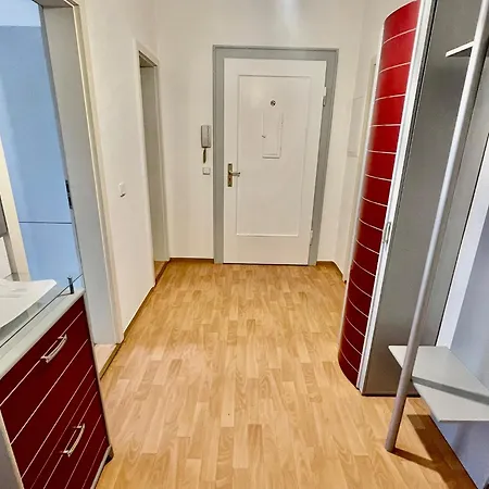 Naehe Arena Leipzig, Drei-raum-wohnung Apartment